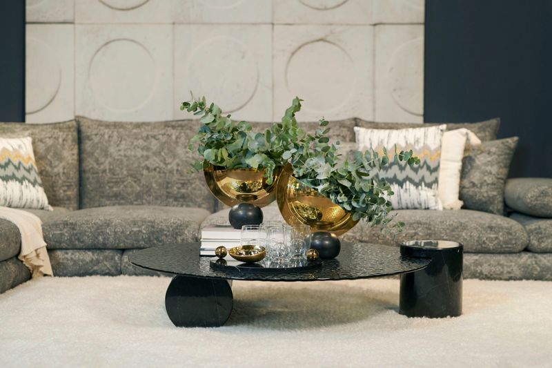 Gold-Champ-Vase-with-Marble-Base